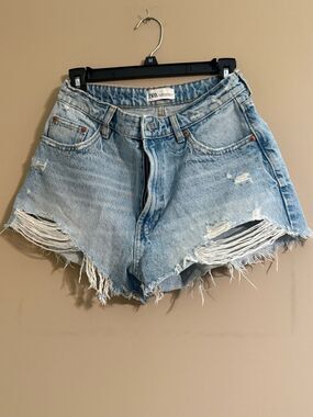 Zara Light Blue Distressed Denim Shorts 77302 size 6 inseam - 2 inch